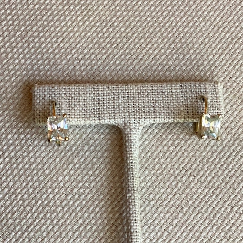 Emerald cut crystal pierced earrings with goldtone trim out. 1 carat